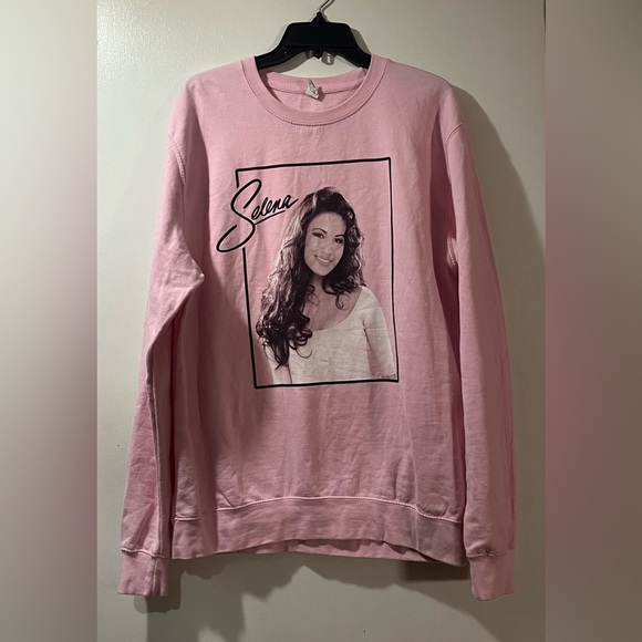 Women’s Pink Selena Graphic Crewneck Sz Large - Picture 1 of 5